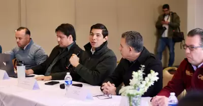 Presenta Rom�n Cota Programa Municipal de Vivienda ante sector industrial