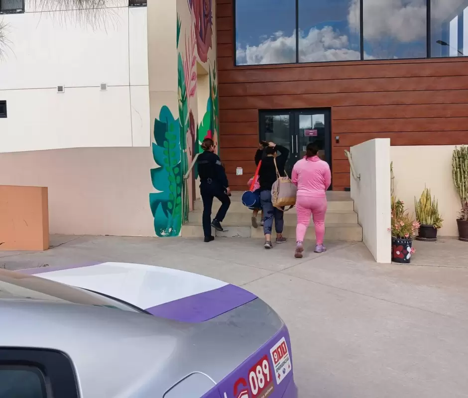 Escuadr�n Violeta evita extorsi�n a mujer por su ex pareja
