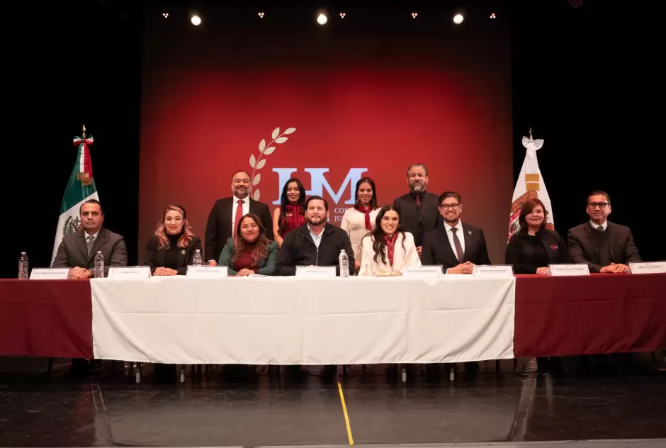 Toma de protesta de la mesa directiva del nuevo Colegio Humanismo Jur�dico Mexicano