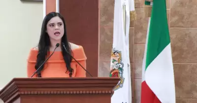 Legisladora Dayl�n Garc�a