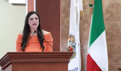 Legisladora Dayl�n Garc�a