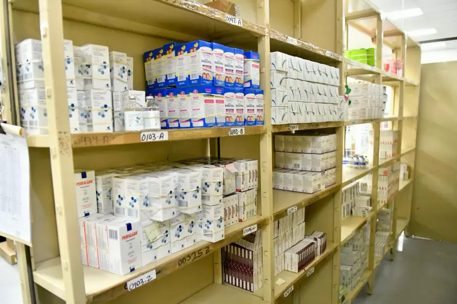 Abasto en medicamentos en cl�nicas y hospitales