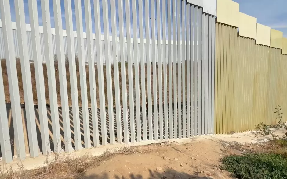 Reanudan construcci�n del muro fronterizo en Playas de Tijuana