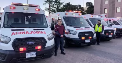Entregan ambulancias al Centro Regulador de Emergencias M�dicas.