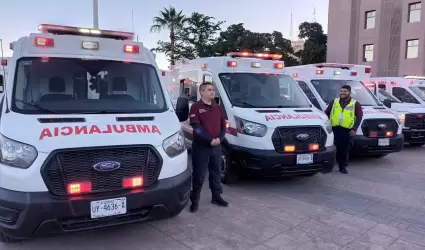 Entregan ambulancias al Centro Regulador de Emergencias M�dicas.