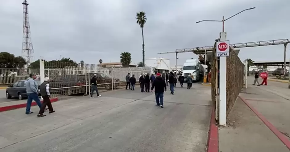 Trabajadores jubilados de Pemex Rosarito exigen servicios m�dicos