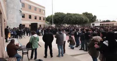 Gobierno de Roc�o Adame ofrece concierto "Besos Eternos" a estudiantes de Rosari