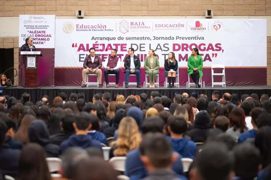 Encabeza gobernadora Marina del Pilar inicio de clases de preparatoria con programa contra las drogas