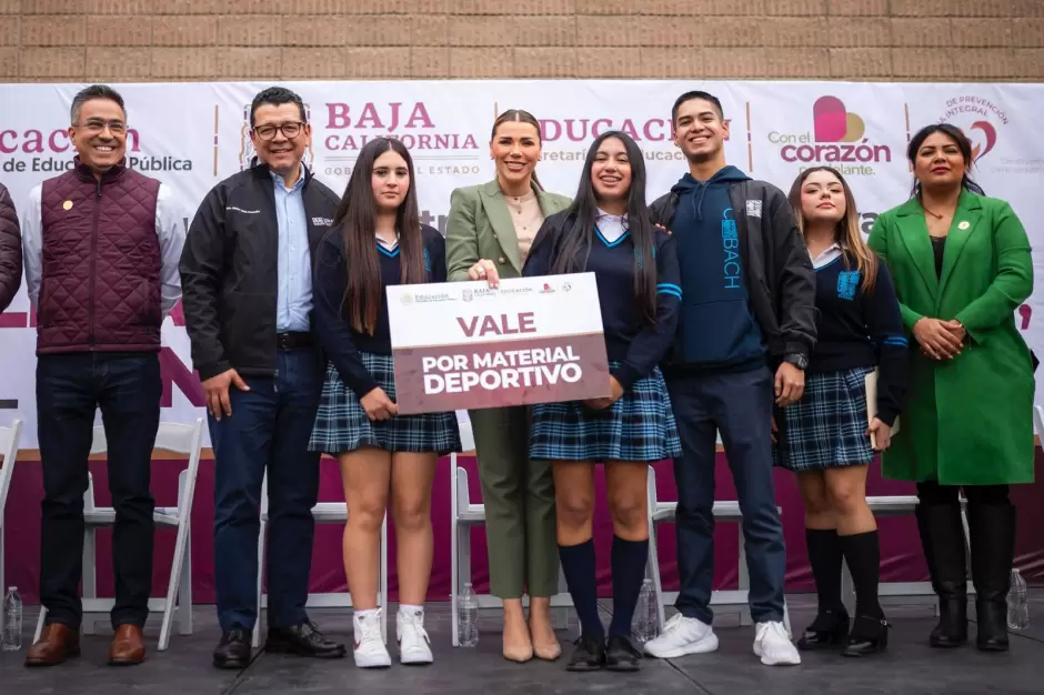 Encabeza gobernadora Marina del Pilar inicio de clases de preparatoria con programa contra las drogas