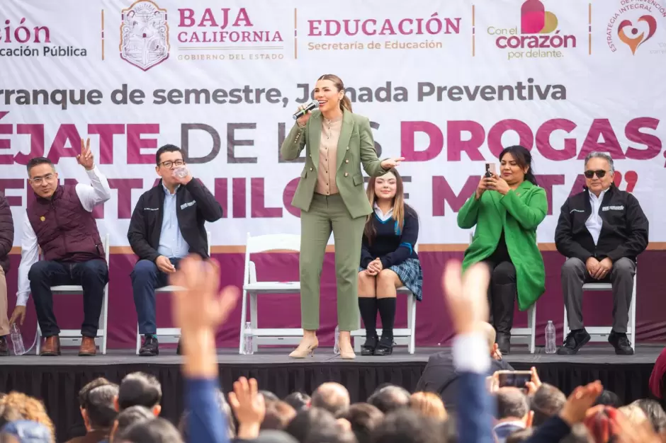 Encabeza gobernadora Marina del Pilar inicio de clases de preparatoria con programa contra las drogas