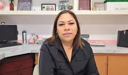 Chantal Delgadillo, directora del Jard�n de Ni�os Praderas, explica el simulacro
