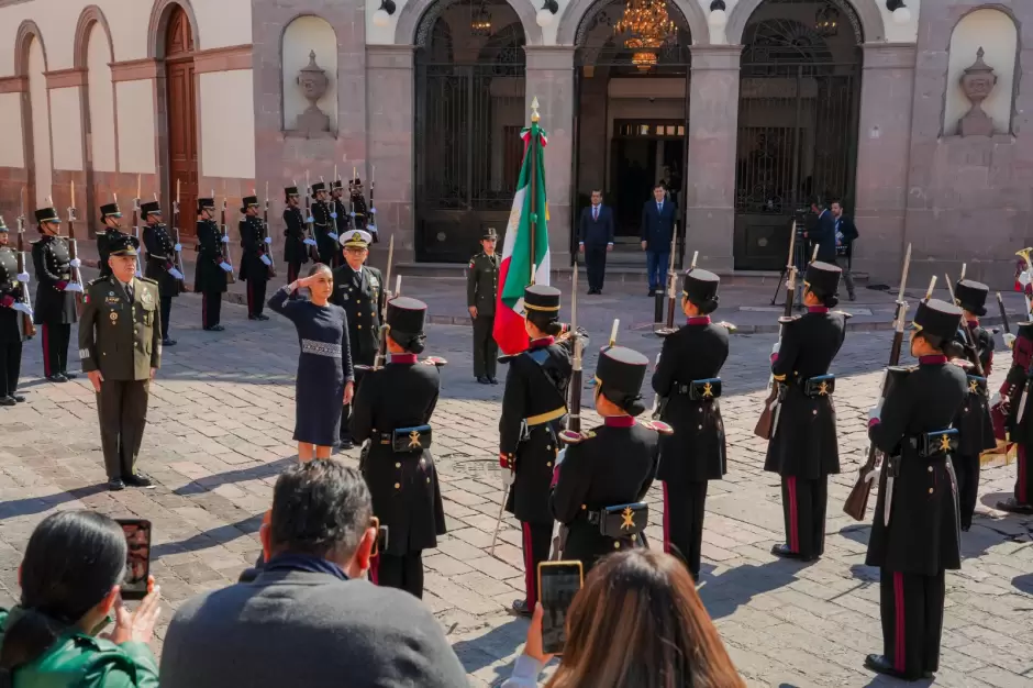 Conmemoraci�n del 108 aniversario de la Constituci�n en hist�rica unidad nacional
