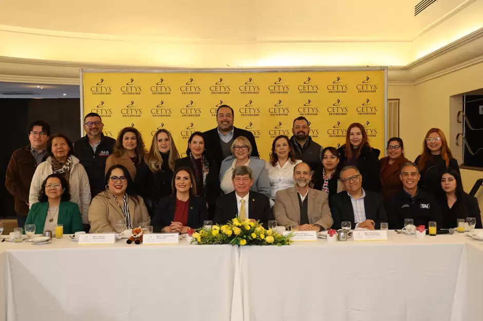 Dr. Fernando Le�n Garc�a, Rector del Sistema CETYS