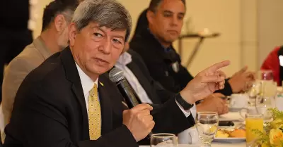 Dr. Fernando Le�n Garc�a, Rector del Sistema CETYS