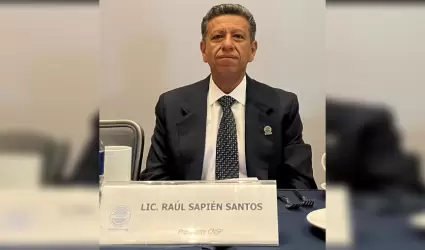 El presidente del CNSP, Lic. Ra�l Sapi�n Santos