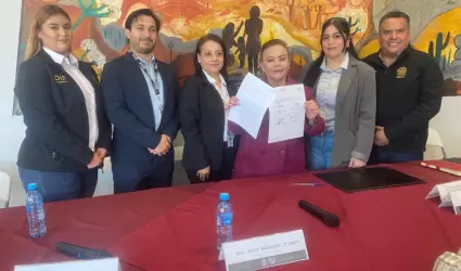Firman convenio acad�mico DIF e INUE Universidad
