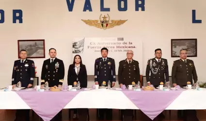 Felicita Claudia Agat�n a la Fuerza A�rea Mexicana por su 110 aniversario