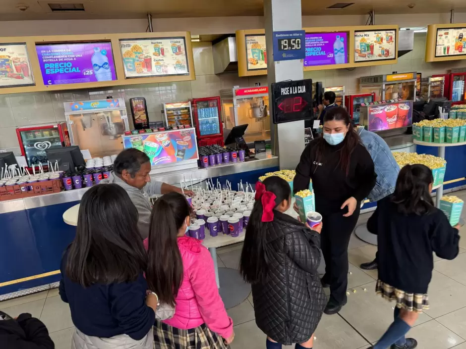 Ni�os de Baja California aprenden sobre prevenci�n con una funci�n especial de cine