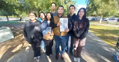 Integrantes de la Asociaci�n de Estudiantes Universitarios Sonorenses (Adeus)