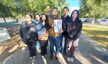 Integrantes de la Asociaci�n de Estudiantes Universitarios Sonorenses (Adeus)