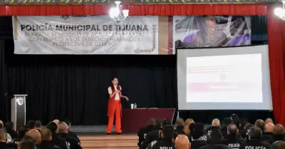 Capacitan en derechos humanos y perspectiva de g�nero a polic�as de Tijuana