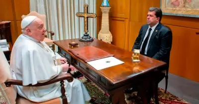 Se re�ne el diputado Pedro Haces con el papa Francisco