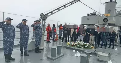 Homenaje f�nebre en la mar,