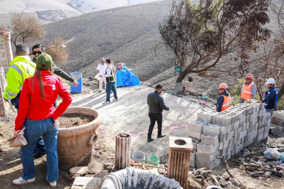 Construcci�n de nuevas viviendas para familias afectadas por incendios en Primo Tapia