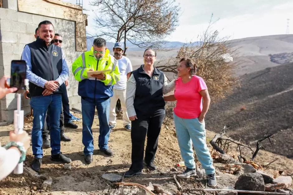 Construcci�n de nuevas viviendas para familias afectadas por incendios en Primo Tapia
