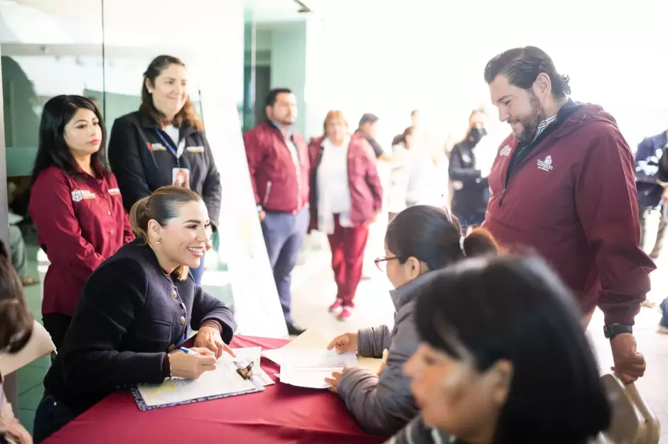 Programas "Con Coraz�n para el Agua" e "Ilumina Tu D�a"