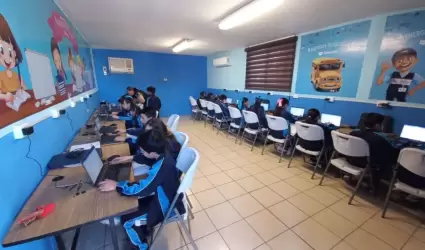 Laboratorio de c�mputo en la escuela primaria "Zoila Reyna de Palafox"