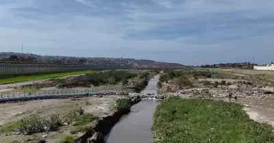 Colocan trampa para retener basura en el Valle del R�o Tijuana