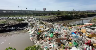 Basura en el Valle del R�o Tijuana