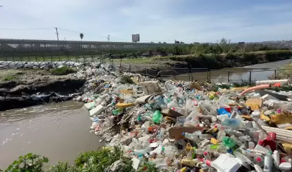 Basura en el Valle del R�o Tijuana
