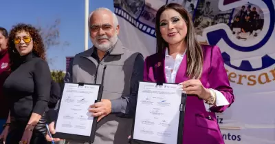 Encabeza alcaldesa Claudia Agat�n firma de convenio con CBTIS 41