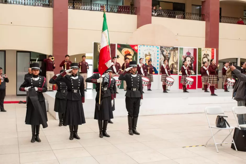 Exhibici�n de banderas de M�xico