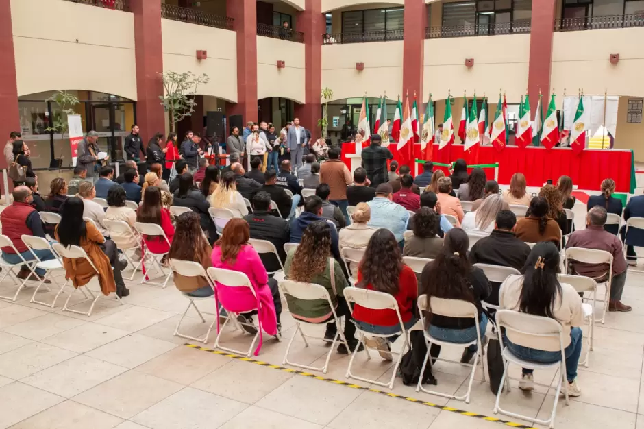 Exhibici�n de banderas de M�xico