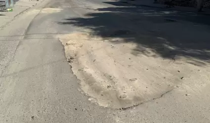 Vecinos denuncian baches peligrosos en Fraccionamiento Los Reyes