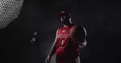 Car�n Le�n patrocina uniformes de Selecci�n Nacional de Basquetbol