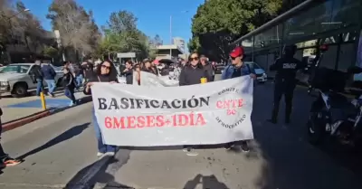 Trabajadores de la educaci�n de Tijuana marcharon en contra de la reforma al Iss