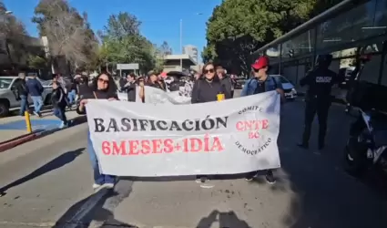 Trabajadores de la educaci�n de Tijuana marcharon en contra de la reforma al Iss