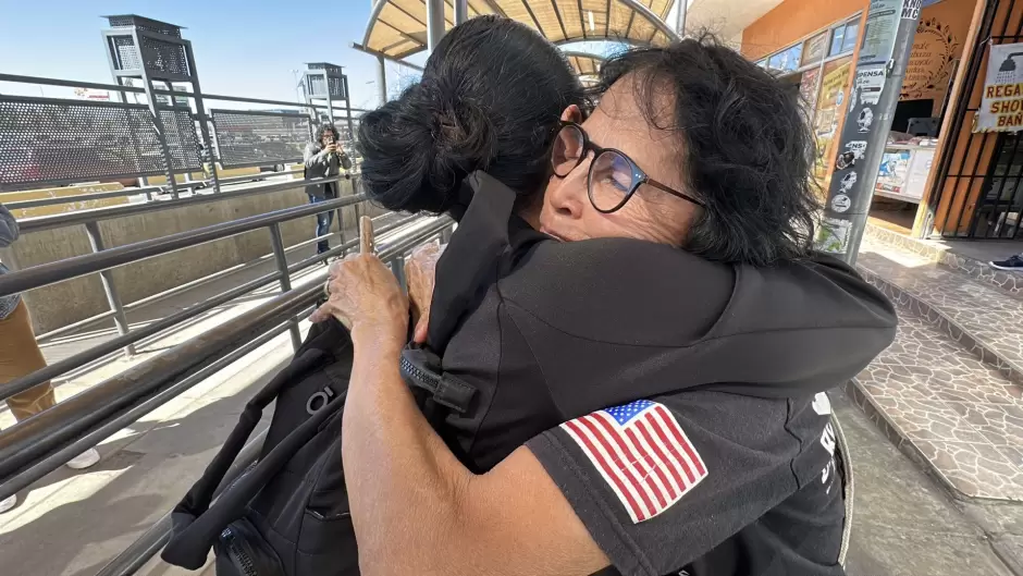 Primera "Dreamer's Mom" regresa a EEUU a 14 a�os de su deportaci�n