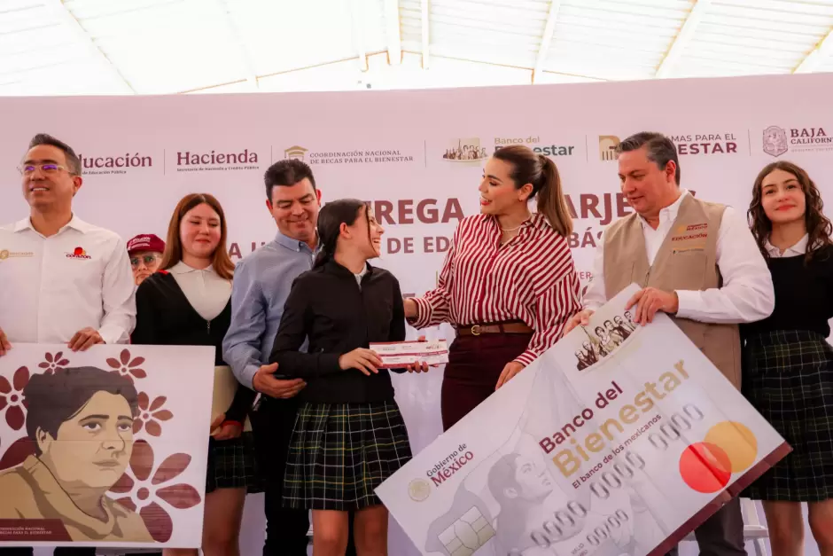 Refuerza gobernadora Marina del Pilar compromiso con la educaci�n en Valle de Mexicali