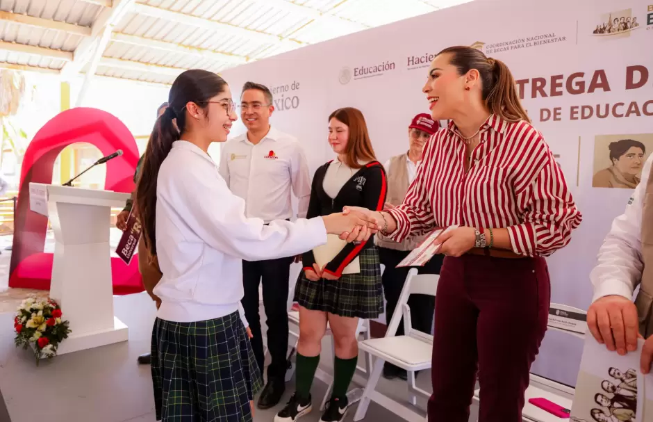 Refuerza gobernadora Marina del Pilar compromiso con la educaci�n en Valle de Mexicali