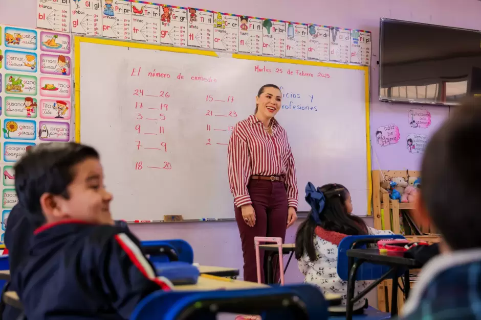 Refuerza gobernadora Marina del Pilar compromiso con la educaci�n en Valle de Mexicali