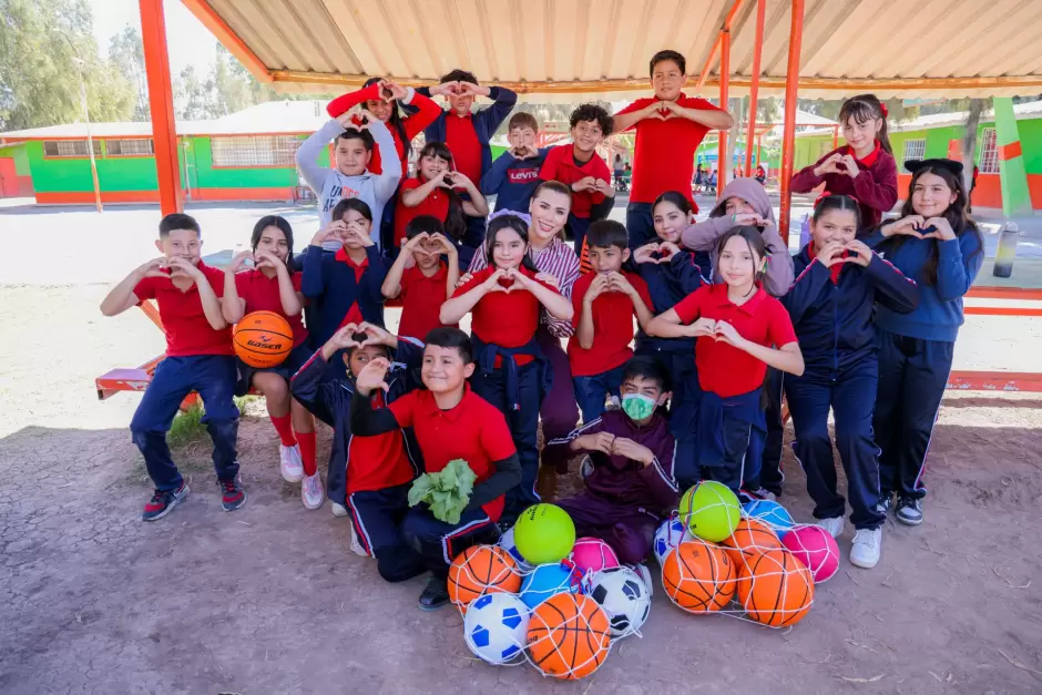 Refuerza gobernadora Marina del Pilar compromiso con la educaci�n en Valle de Mexicali