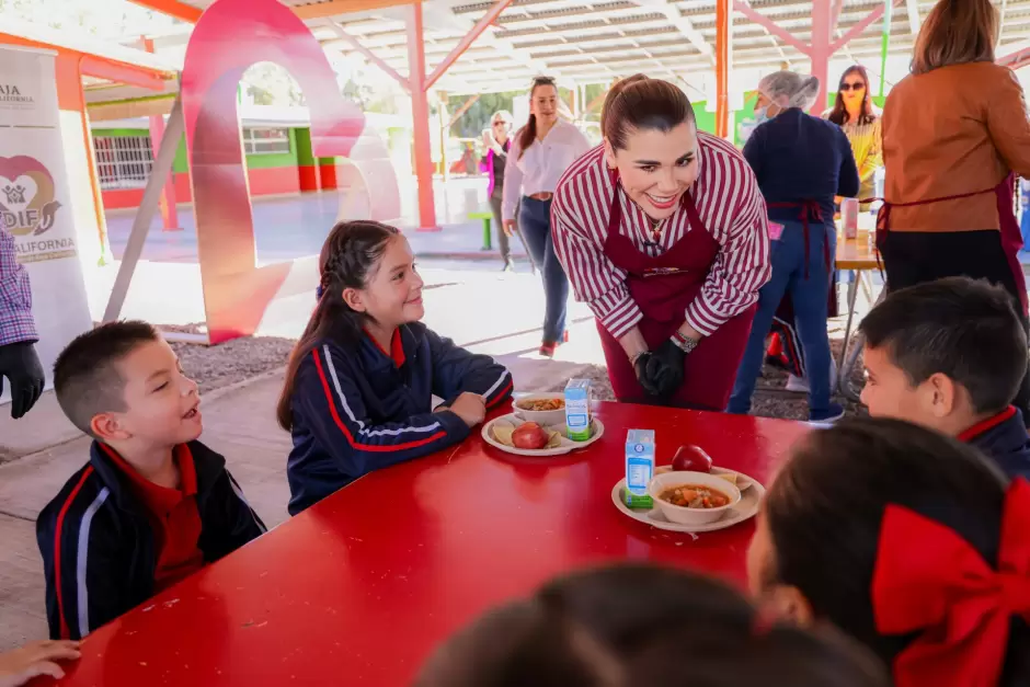 Refuerza gobernadora Marina del Pilar compromiso con la educaci�n en Valle de Mexicali