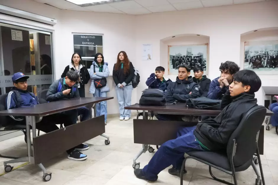 D�a de la Lengua Materna con actividades para j�venes de preparatoria