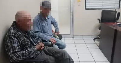 Ayuda Polic�a Municipal a adulto mayor a regresar a casa