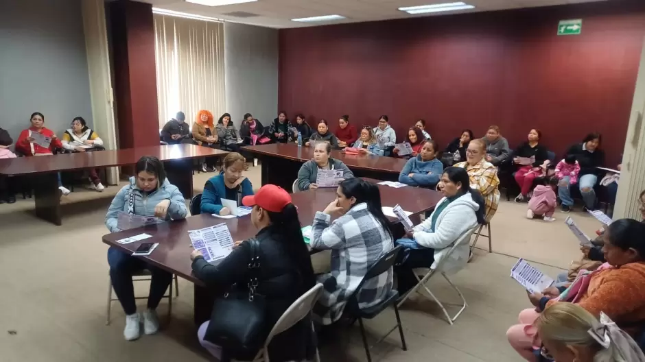 Pl�tica sobre violencia de g�nero a mujeres de Playas de Rosarito